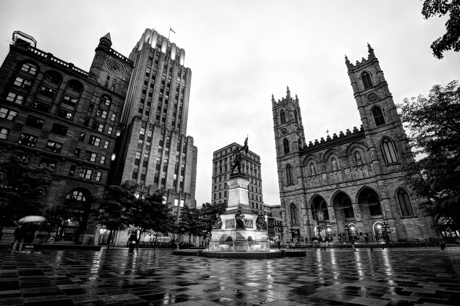 Place d'Armes, Vieux-Montréal